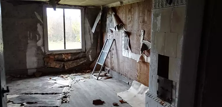 Why Selling a Distressed House Through Traditional Methods Fails in Eldersburg